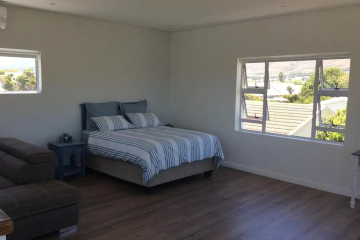 Room 3 of 10