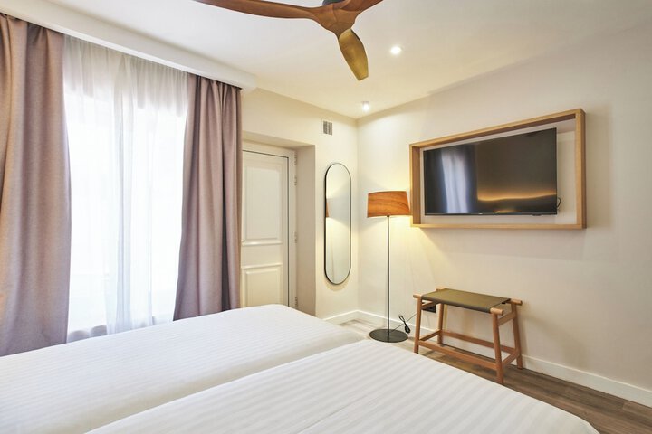 Room 33 of 132