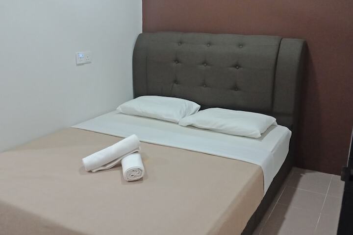Room 13 of 25