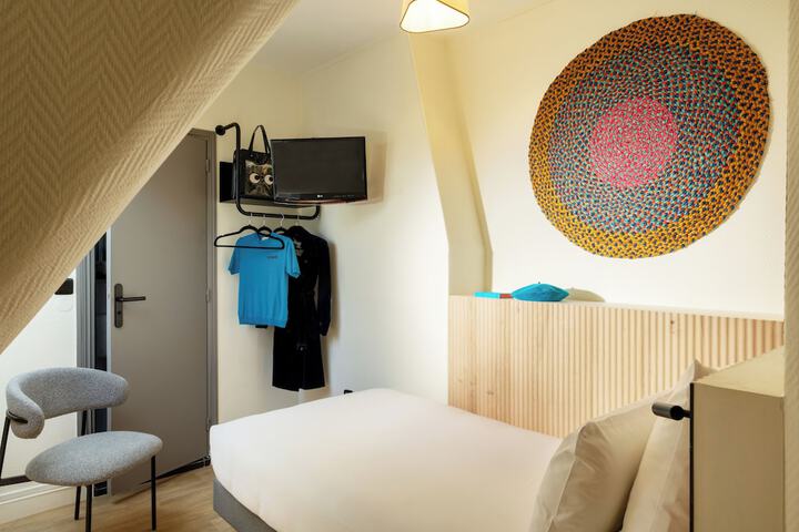 Room 11 of 28