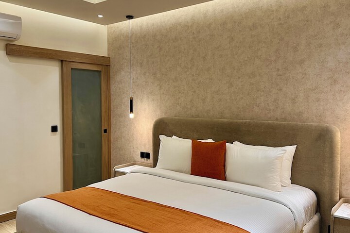 Room 15 of 27
