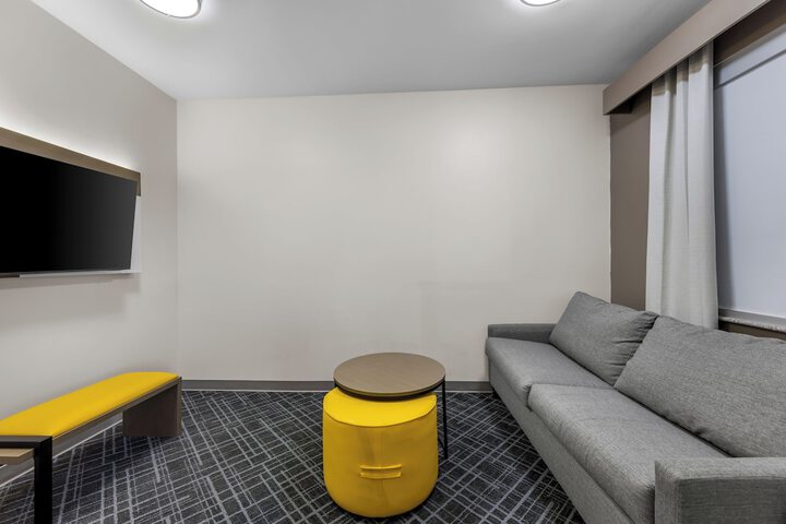 Room 8 of 64
