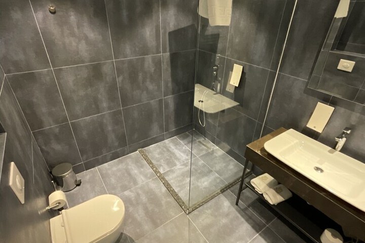 Room 18 of 84
