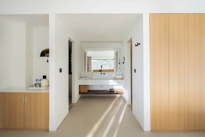 Room 157 of 331