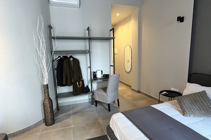 Room 17 of 48