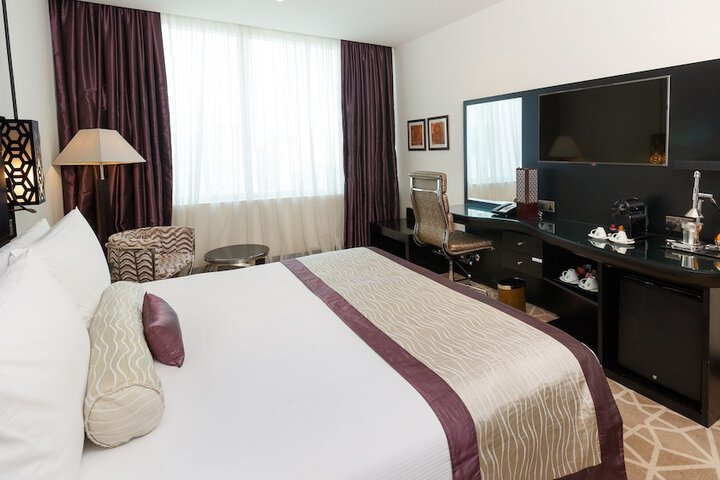 Room 43 of 211