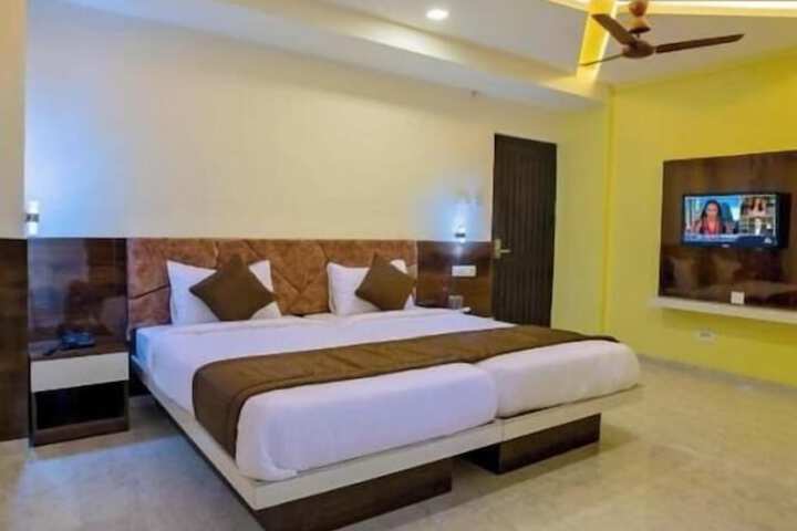 Room 18 of 38