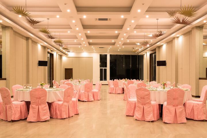 Ballroom/Hall 41 of 47