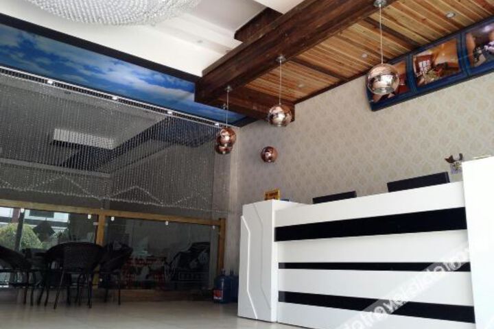 Deyi Business Hotel