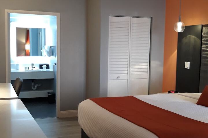 Standard King Bed Pet Friendly (6 of 8)