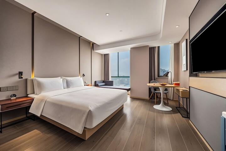 Room 4 of 38