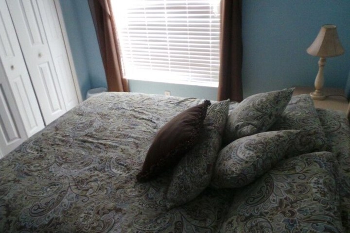 Room 6 of 37