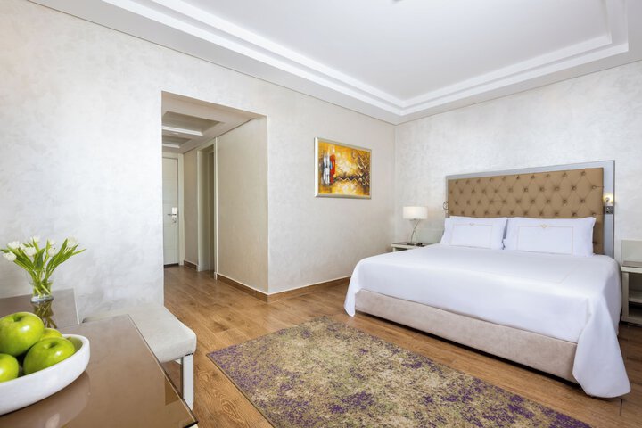 Room 12 of 180