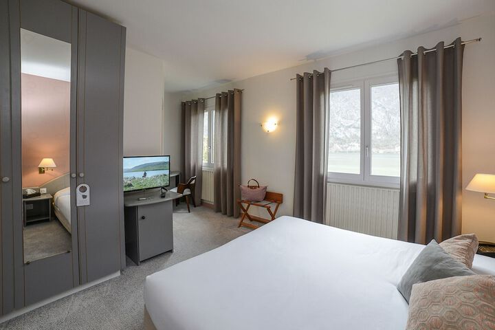 Room 4 of 32
