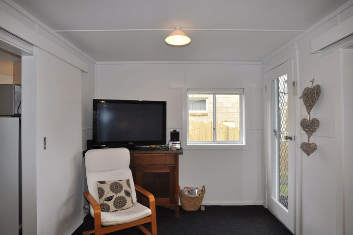Room 6 of 13