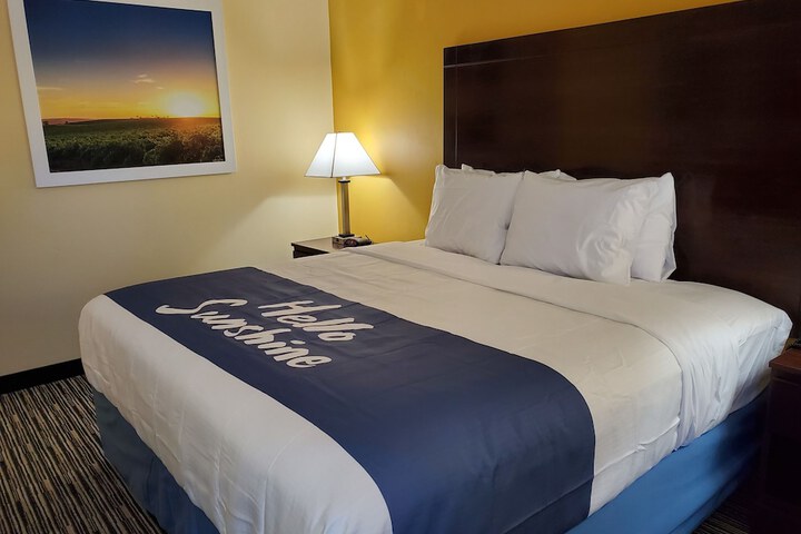 1 King Bed (11 of 14)