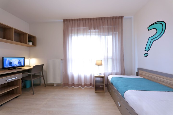 Room 7 of 27