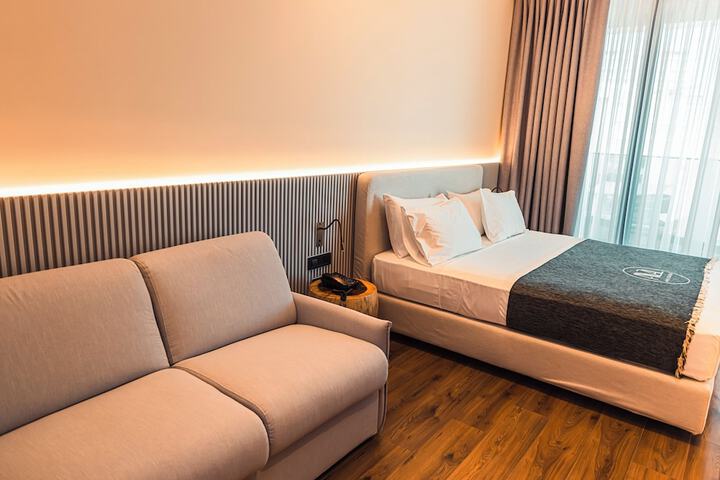 Room 9 of 33