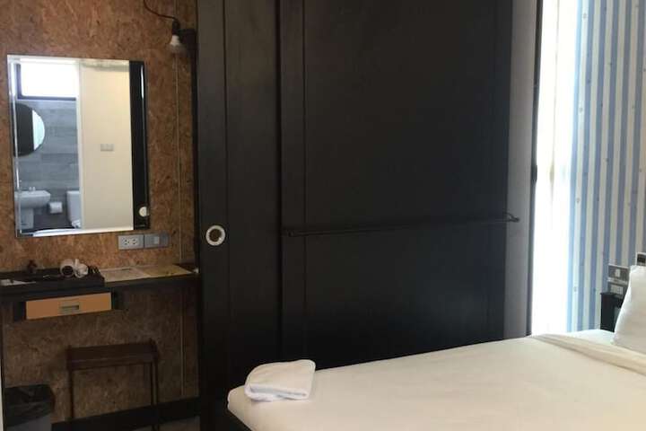 Room 14 of 40