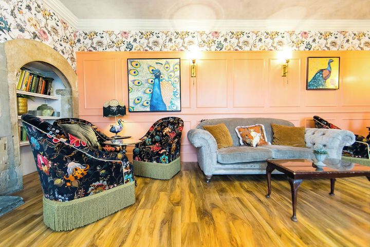 Lounge 208 of 240
