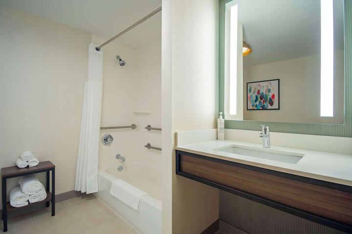 2 Double Beds (6 of 12)