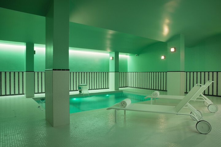Pool 40 of 69