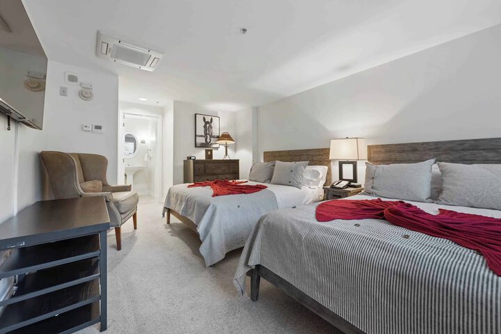Room 52 of 192