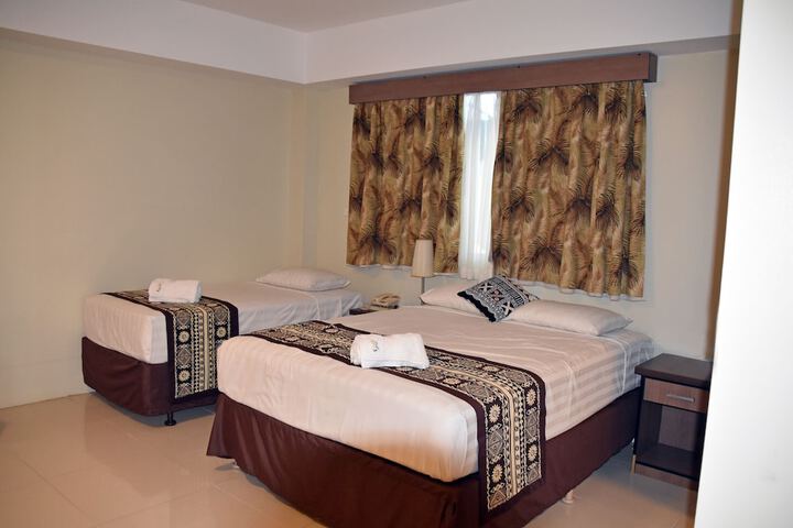 Room 10 of 33