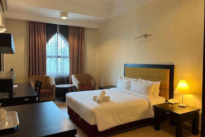 Room 16 of 33
