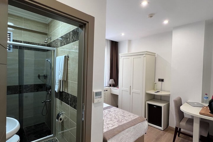 Room 10 of 53