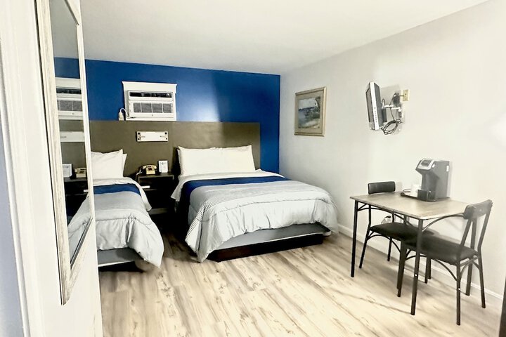 1 Queen Bed (10 of 23)