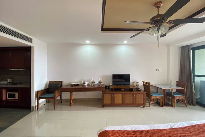 Room 43 of 178
