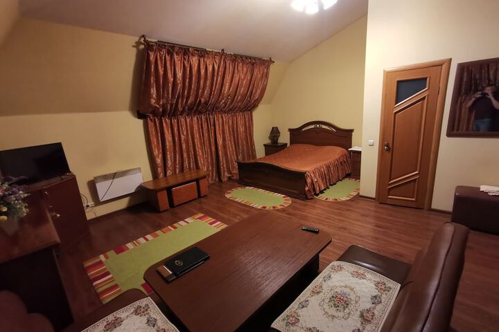 Room 3 of 13