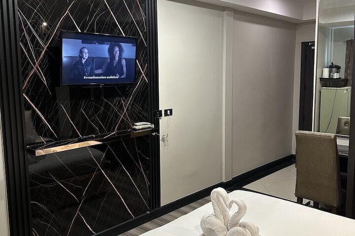 Room 16 of 38