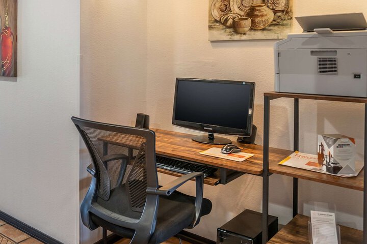 Business Center 27 of 38