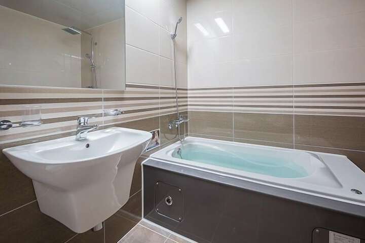 Jetted tub