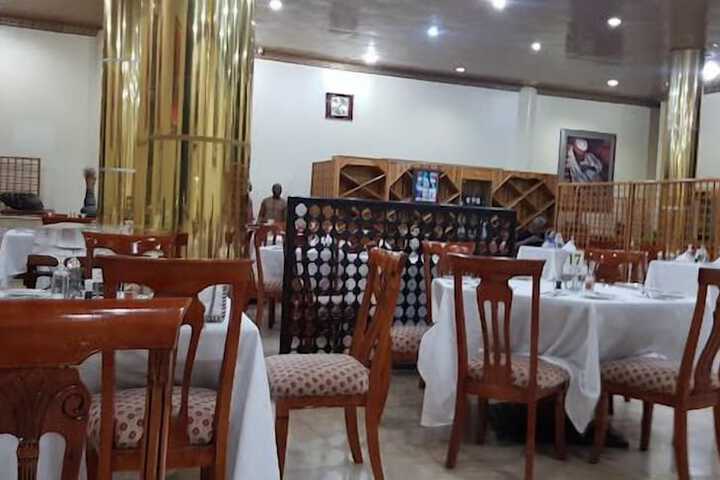 Dining 18 of 65