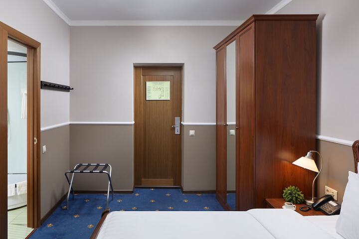 Room 13 of 48