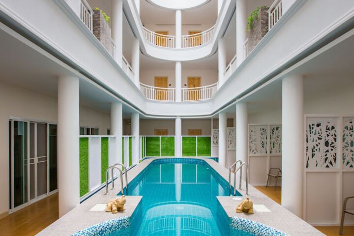 Pool Hotel