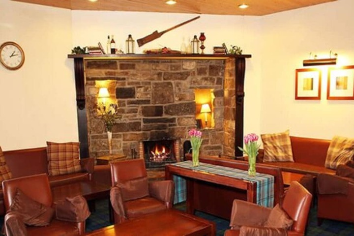 Lounge 53 of 69