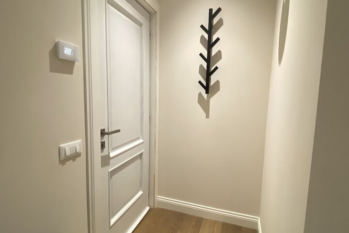 Room 10 of 93
