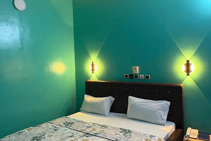 Room 28 of 44