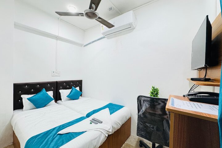 Room 9 of 12