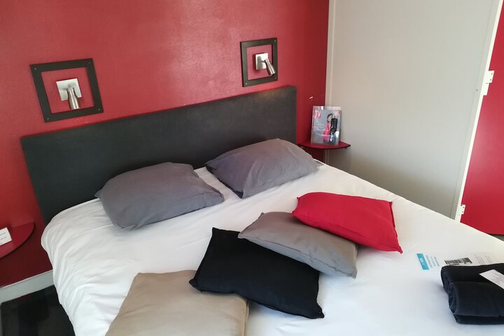 Room 14 of 80