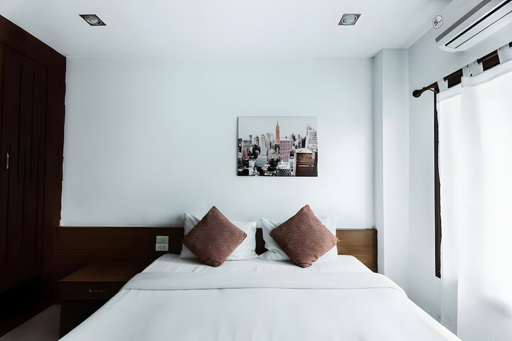 Room 3 of 33