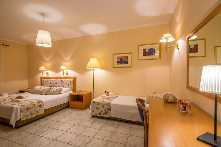 Room 6 of 82