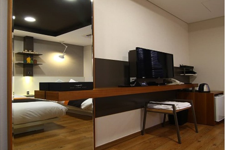 Room 21 of 49