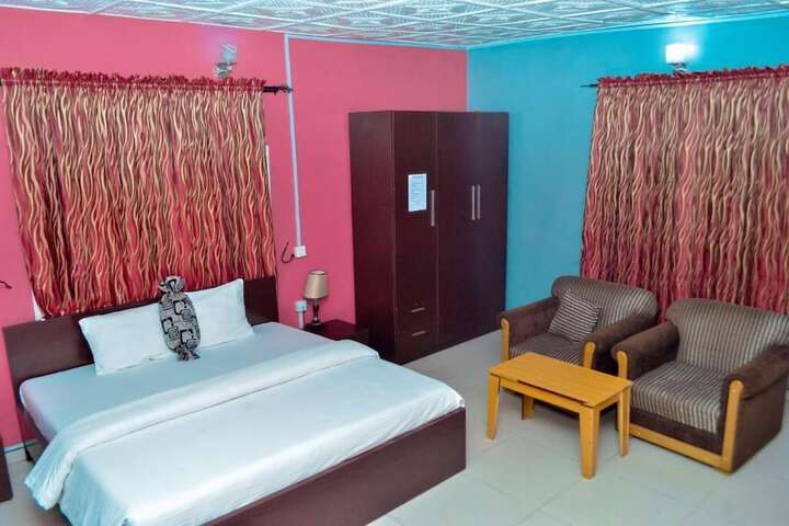 Room 5 of 17