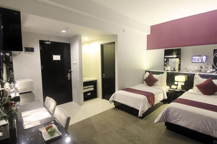 Room 7 of 25