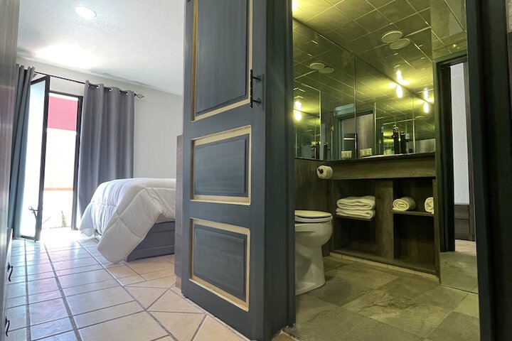 Room 4 of 50